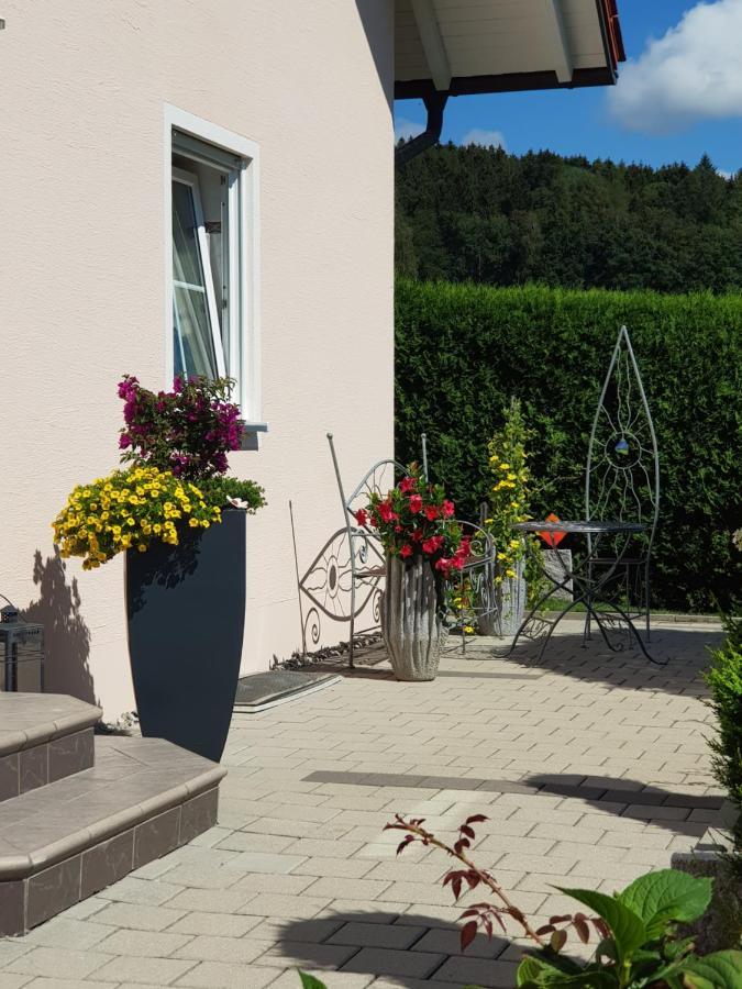 Ferienwohnung Toni Mit Balkon Und Garten Pemfling Экстерьер фото